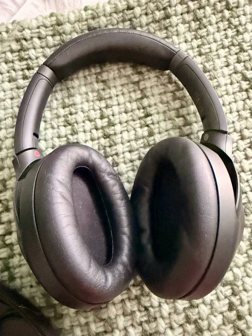 Sony Over-Ear Wireless 1000XM4 Noise Canceling Headphones USED ONCE